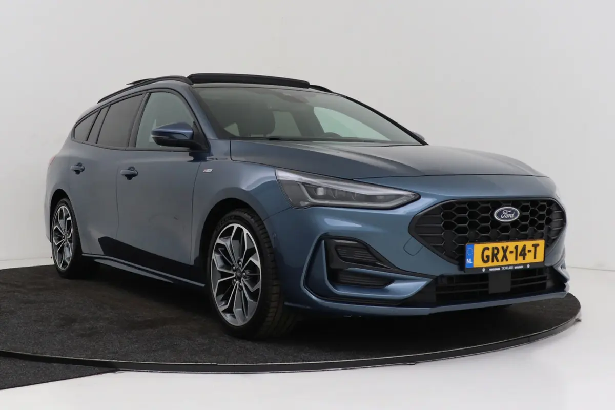 1.0 EcoBoost Hybrid ST Line Style | Panoramadak | CarPlay | Winter Pack | Camera | Adap. Cruise |