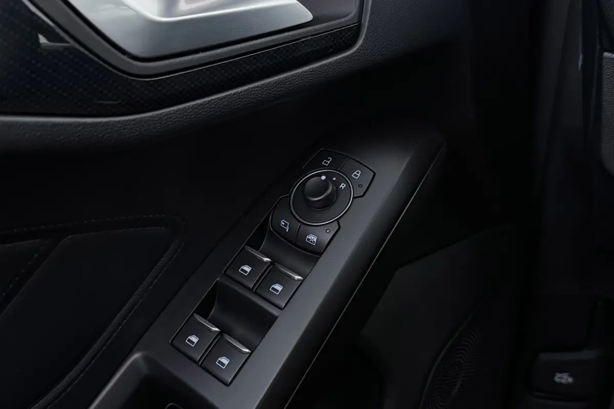 1.0 EcoBoost Hybrid ST Line Style | Panoramadak | CarPlay | Winter Pack | Camera | Adap. Cruise |