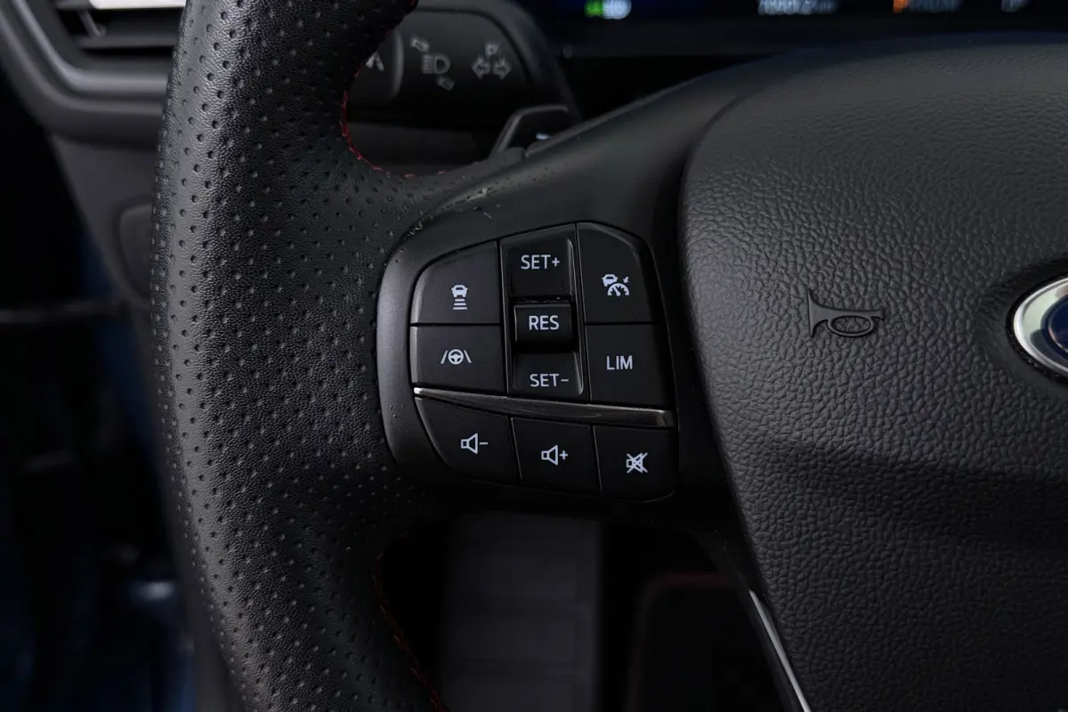 1.0 EcoBoost Hybrid ST Line Style | Panoramadak | CarPlay | Winter Pack | Camera | Adap. Cruise |