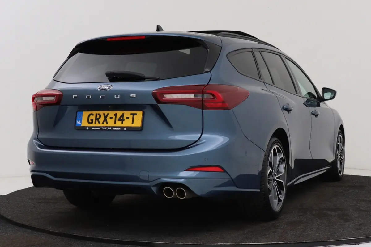 1.0 EcoBoost Hybrid ST Line Style | Panoramadak | CarPlay | Winter Pack | Camera | Adap. Cruise |