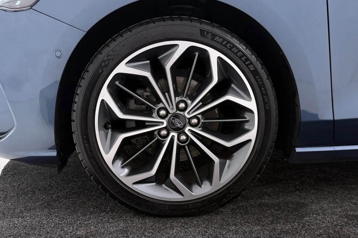 1.0 EcoBoost Hybrid ST Line Style | Panoramadak | CarPlay | Winter Pack | Camera | Adap. Cruise |