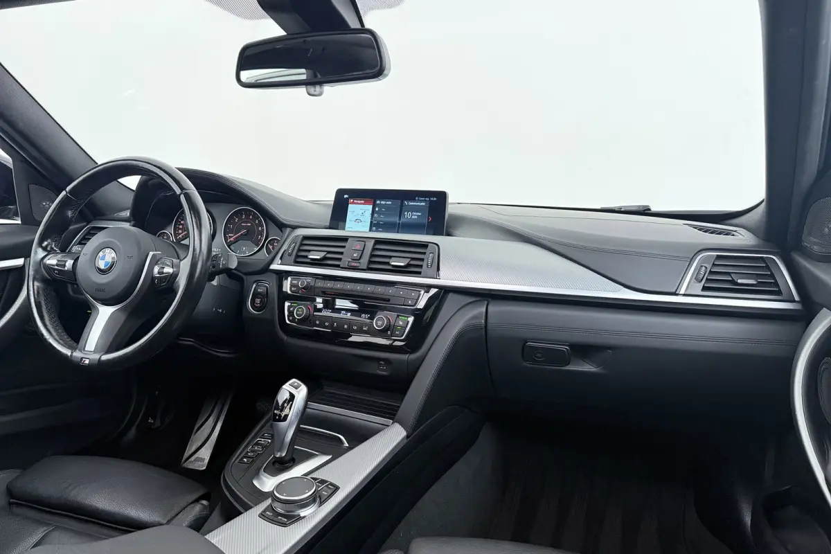 318i High Executive M-Sport | Uitklap Trekhaak | Panoramadak | CarPlay | Harman/Kardon | Stoelverwarming |