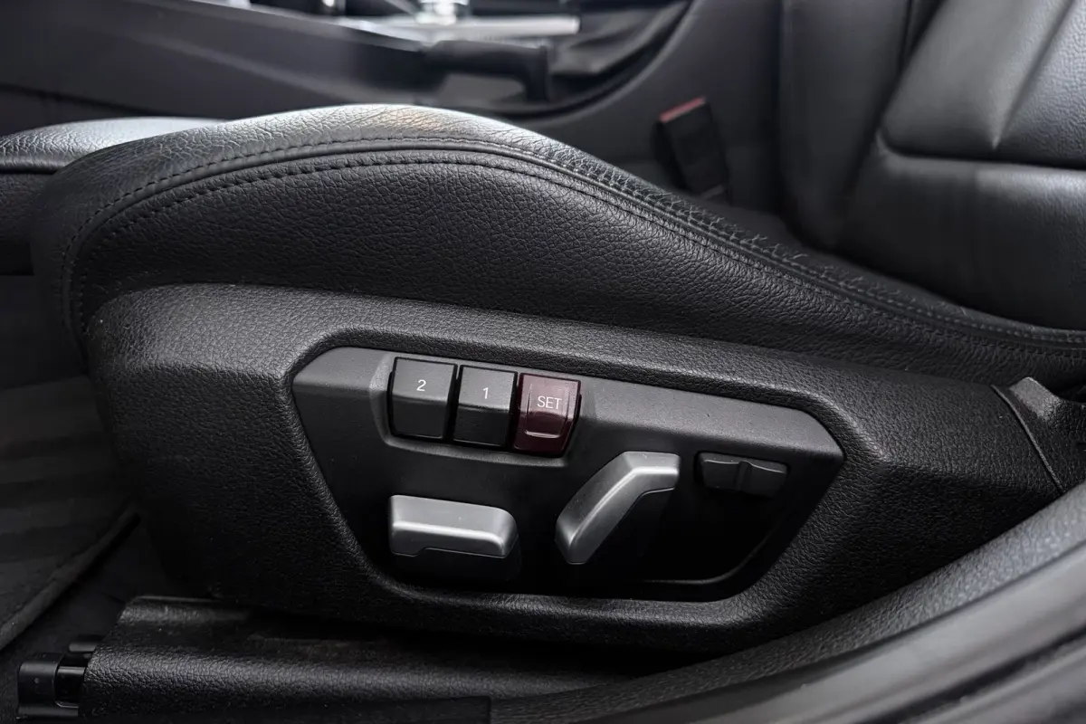 318i High Executive M-Sport | Uitklap Trekhaak | Panoramadak | CarPlay | Harman/Kardon | Stoelverwarming |
