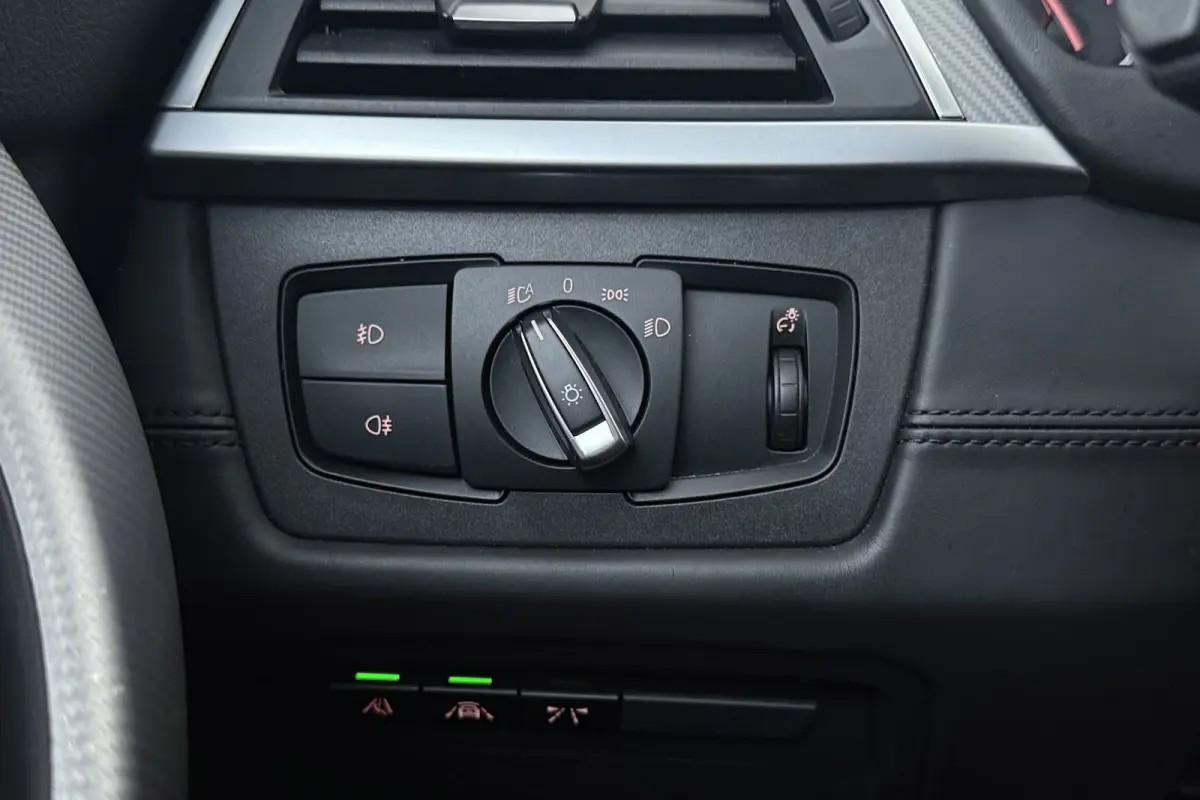 318i High Executive M-Sport | Uitklap Trekhaak | Panoramadak | CarPlay | Harman/Kardon | Stoelverwarming |
