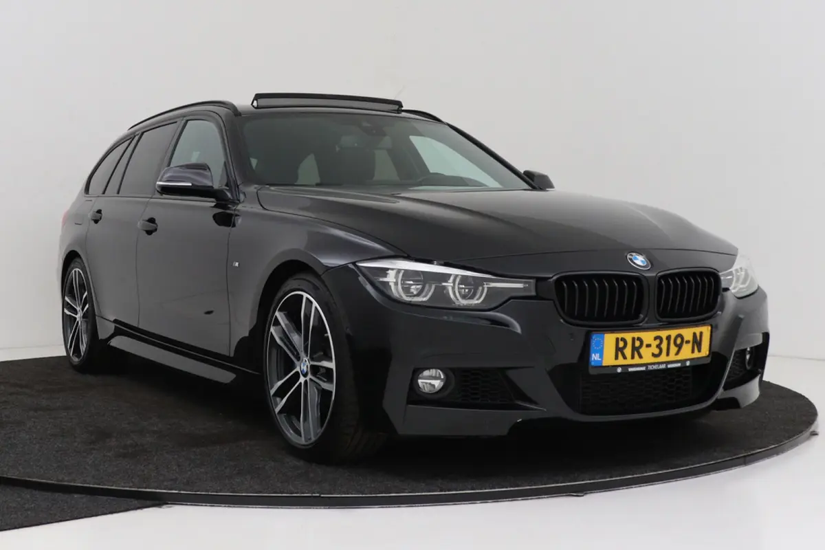 318i High Executive M-Sport | Uitklap Trekhaak | Panoramadak | CarPlay | Harman/Kardon | Stoelverwarming |