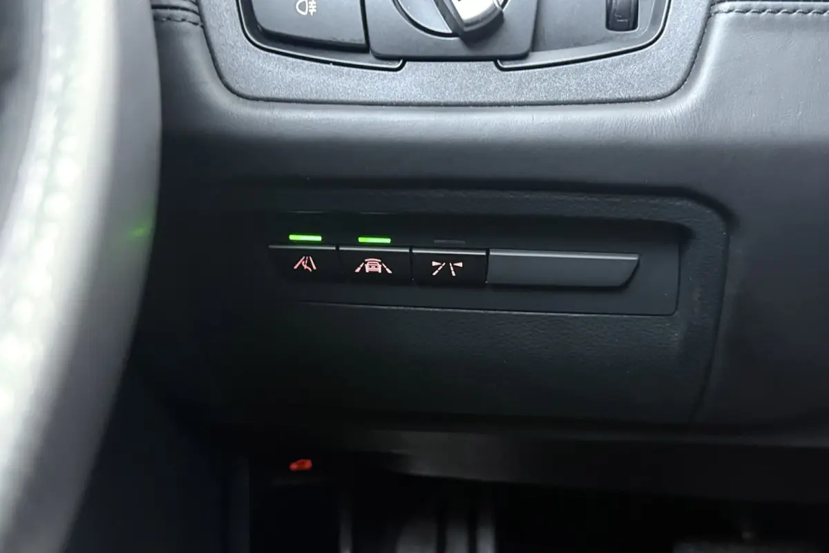 318i High Executive M-Sport | Uitklap Trekhaak | Panoramadak | CarPlay | Harman/Kardon | Stoelverwarming |