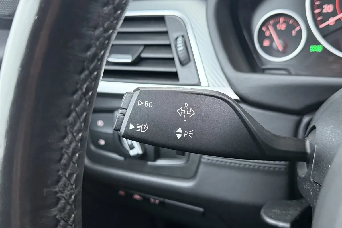 318i High Executive M-Sport | Uitklap Trekhaak | Panoramadak | CarPlay | Harman/Kardon | Stoelverwarming |
