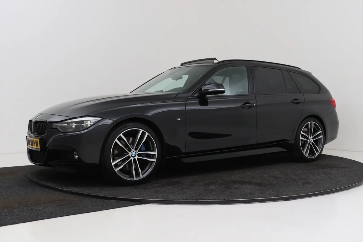 318i High Executive M-Sport | Uitklap Trekhaak | Panoramadak | CarPlay | Harman/Kardon | Stoelverwarming |