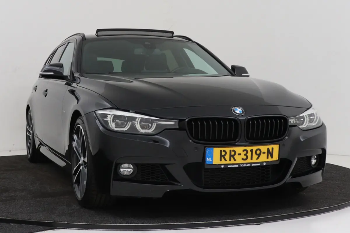 318i High Executive M-Sport | Uitklap Trekhaak | Panoramadak | CarPlay | Harman/Kardon | Stoelverwarming |