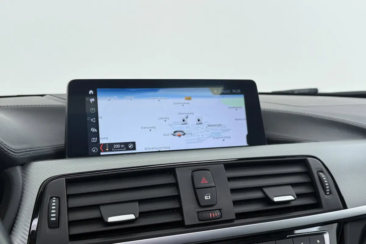 318i High Executive M-Sport | Uitklap Trekhaak | Panoramadak | CarPlay | Harman/Kardon | Stoelverwarming |