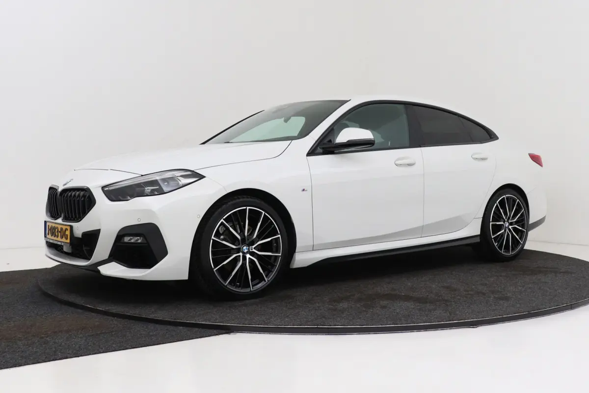 218i Executive Edition M-Sport | Digital Cockpit | Org NL | CarPlay | Camera | Stoelverwarming |