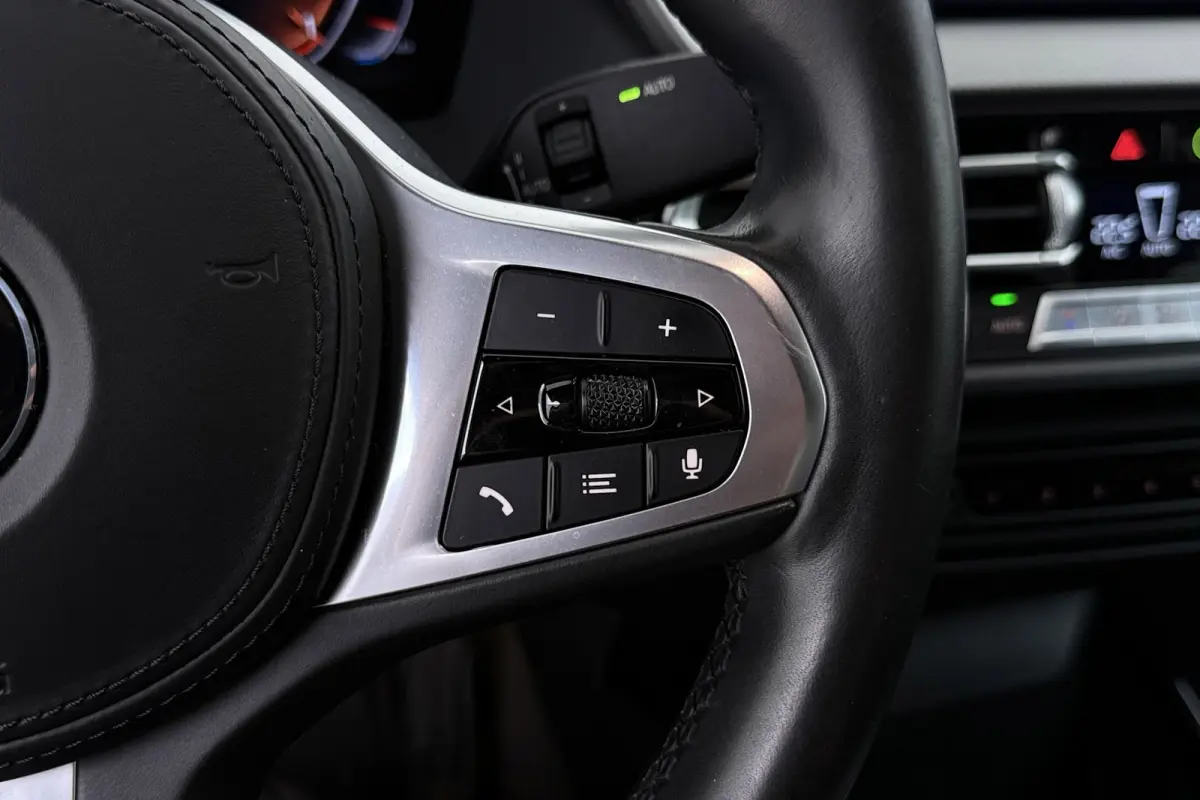218i Executive Edition M-Sport | Digital Cockpit | Org NL | CarPlay | Camera | Stoelverwarming |