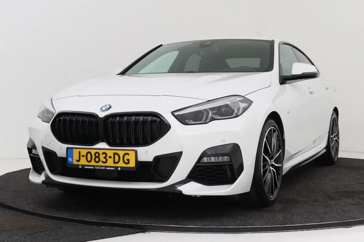218i Executive Edition M-Sport | Digital Cockpit | Org NL | CarPlay | Camera | Stoelverwarming |