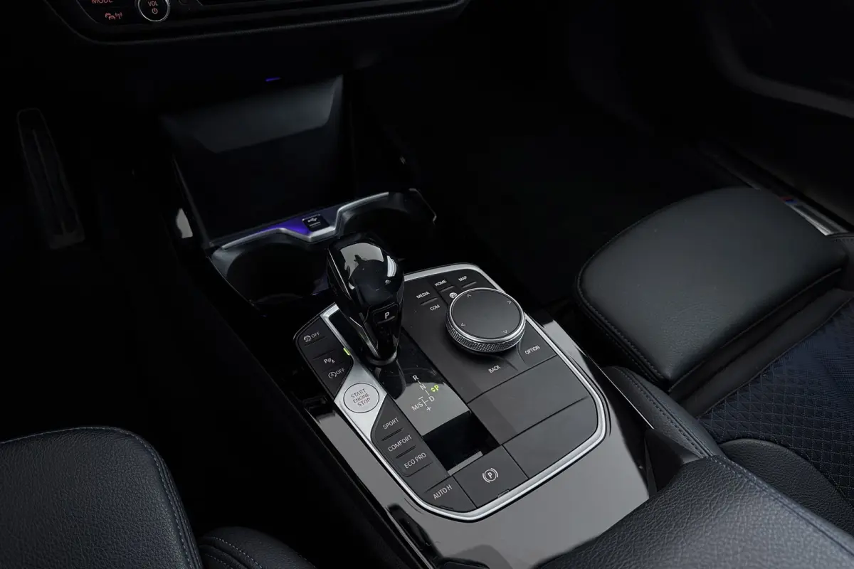 218i Executive Edition M-Sport | Digital Cockpit | Org NL | CarPlay | Camera | Stoelverwarming |