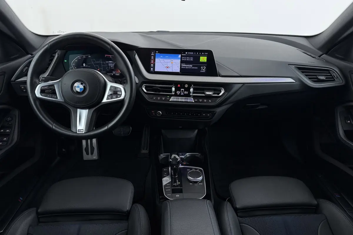 218i Executive Edition M-Sport | Digital Cockpit | Org NL | CarPlay | Camera | Stoelverwarming |