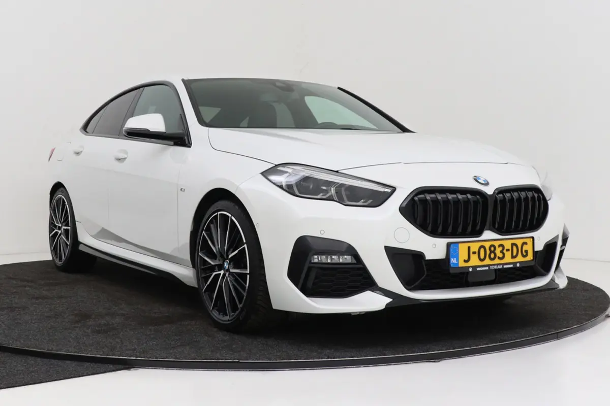 218i Executive Edition M-Sport | Digital Cockpit | Org NL | CarPlay | Camera | Stoelverwarming |