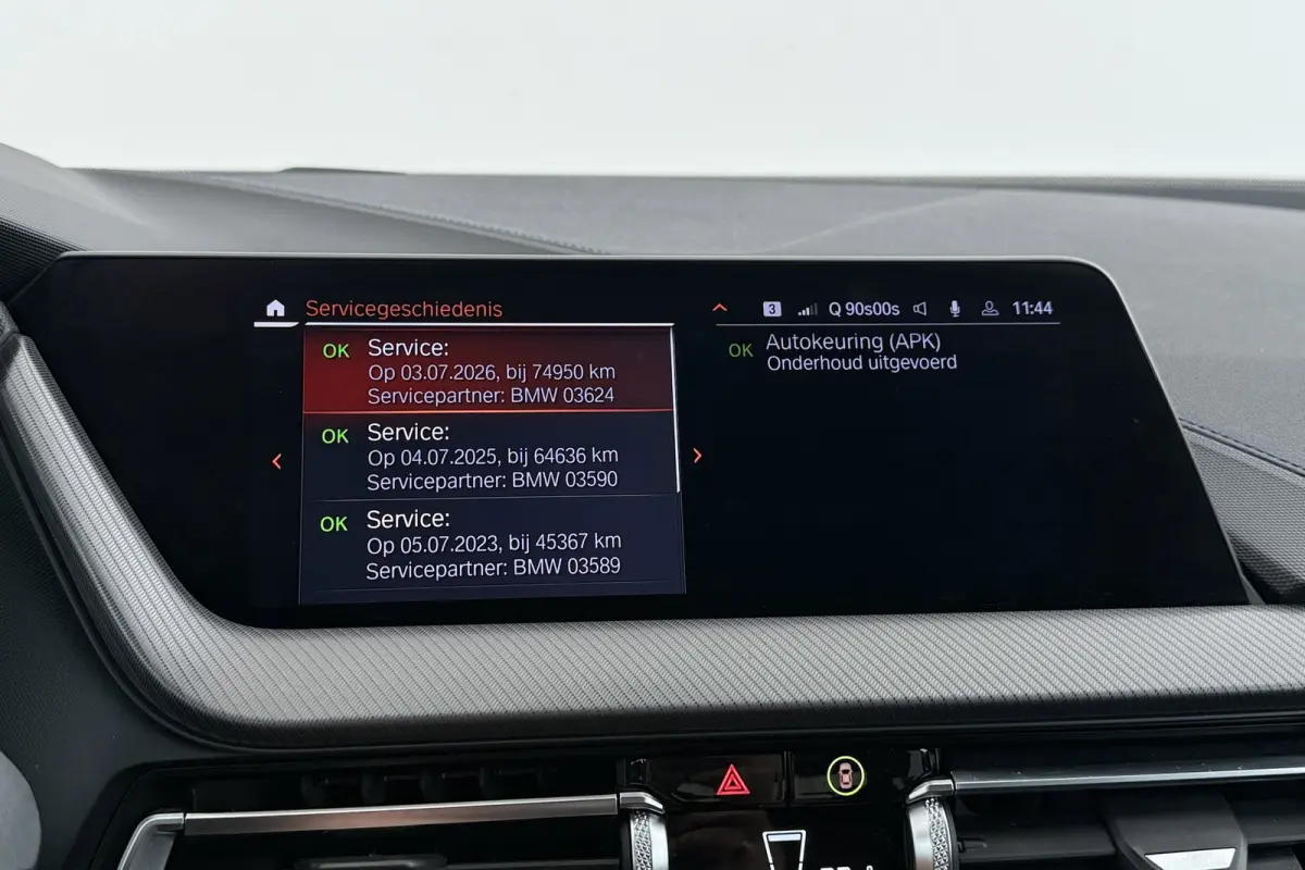 218i Executive Edition M-Sport | Digital Cockpit | Org NL | CarPlay | Camera | Stoelverwarming |