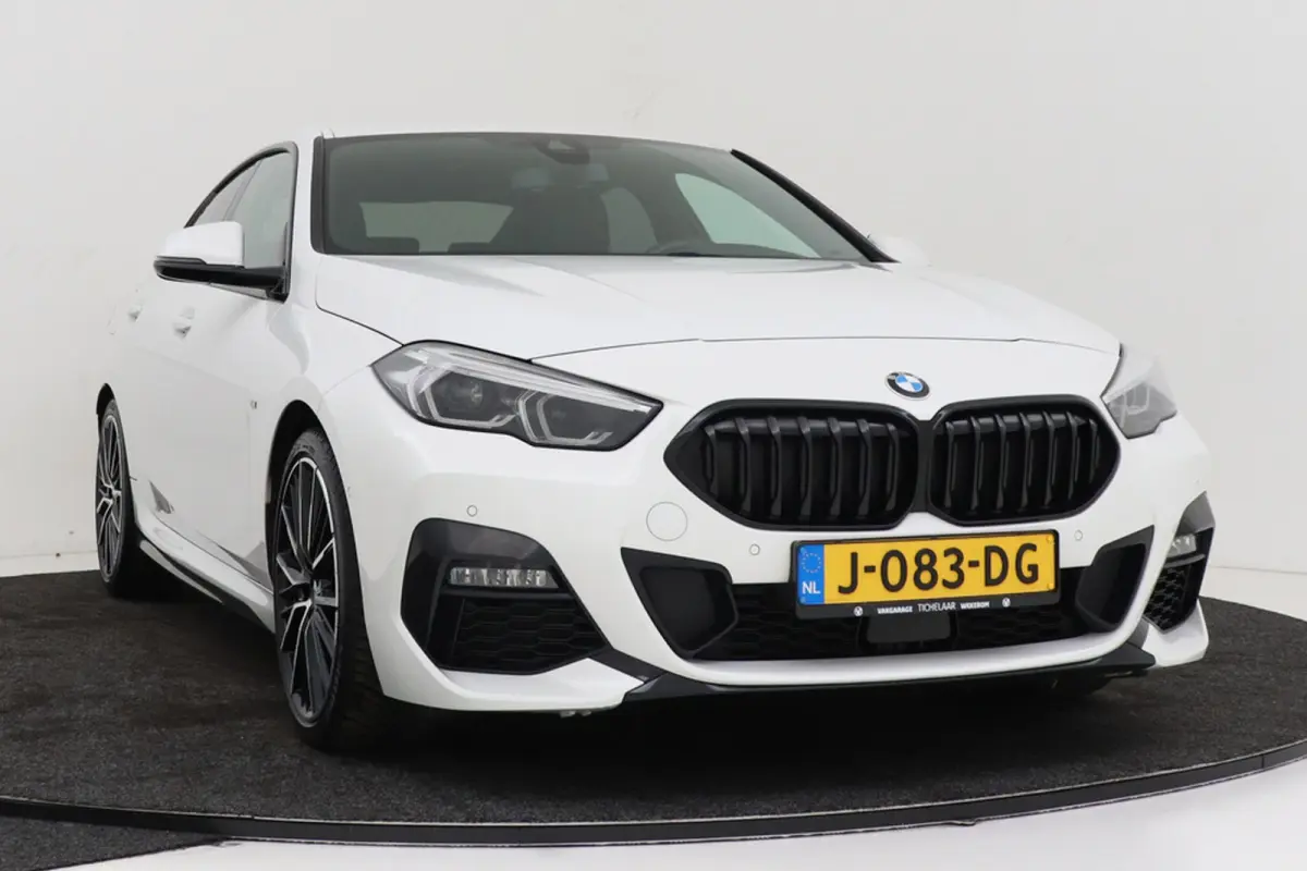 218i Executive Edition M-Sport | Digital Cockpit | Org NL | CarPlay | Camera | Stoelverwarming |