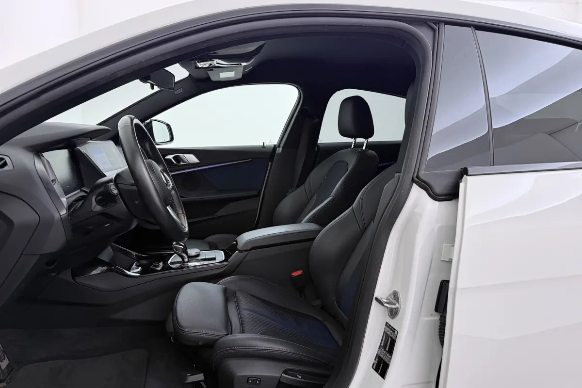 218i Executive Edition M-Sport | Digital Cockpit | Org NL | CarPlay | Camera | Stoelverwarming |