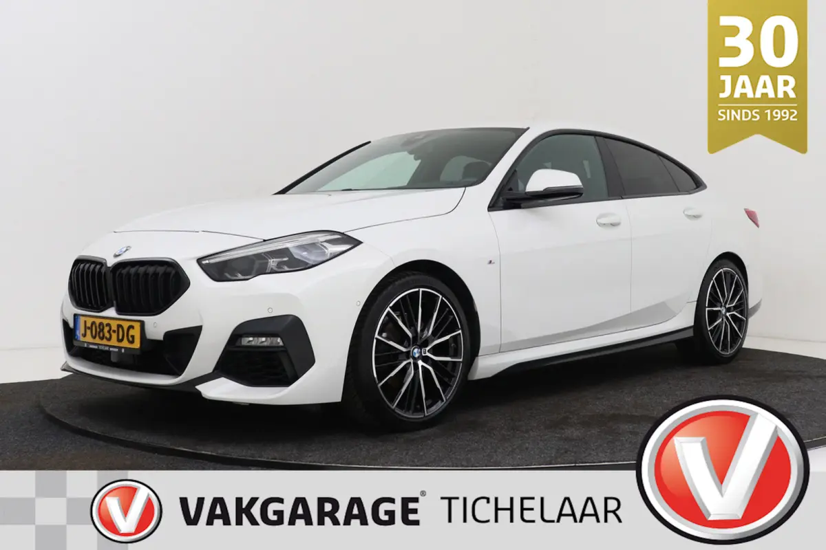 218i Executive Edition M-Sport | Digital Cockpit | Org NL | CarPlay | Camera | Stoelverwarming |