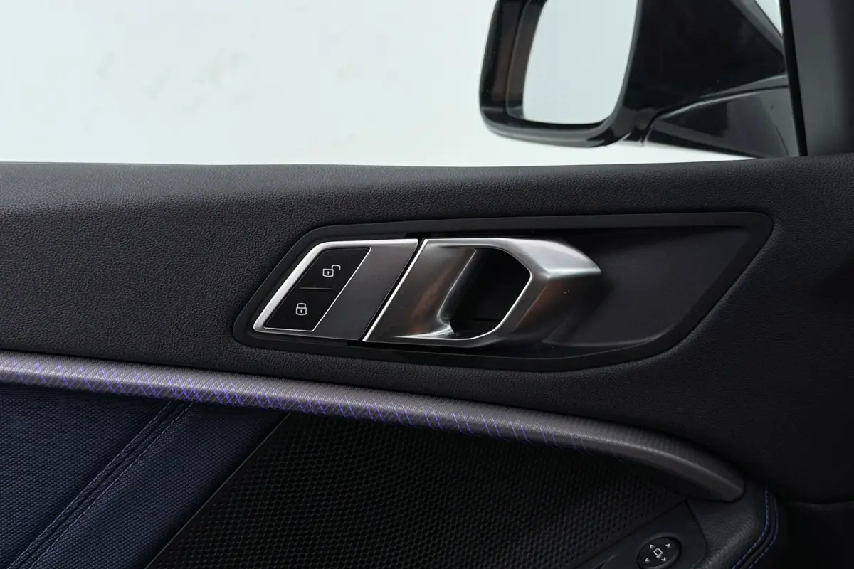 218i Executive Edition M-Sport | Digital Cockpit | Org NL | CarPlay | Camera | Stoelverwarming |