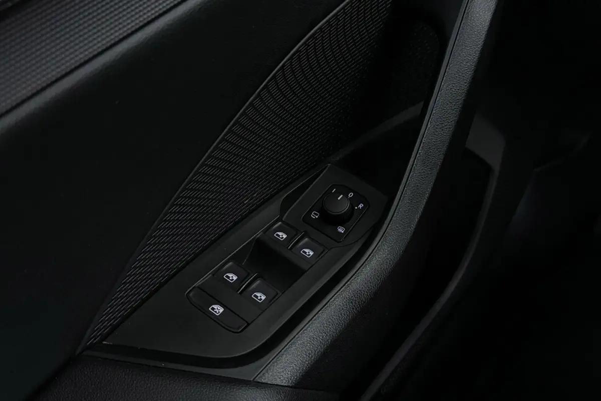 1.0 e-TSI Business Edition | Digital Cockpit | CarPlay | Navigatie | PDC | Adap. Cruise |
