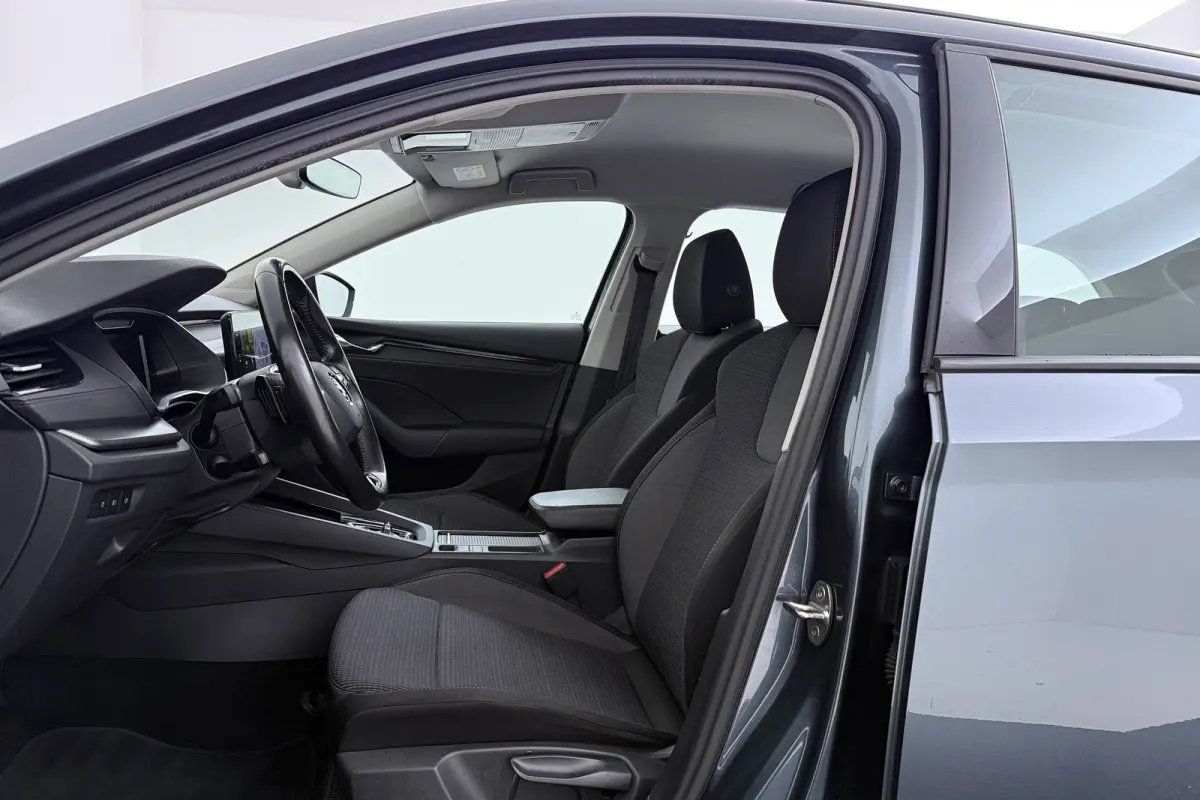 1.0 e-TSI Business Edition | Digital Cockpit | CarPlay | Navigatie | PDC | Adap. Cruise |