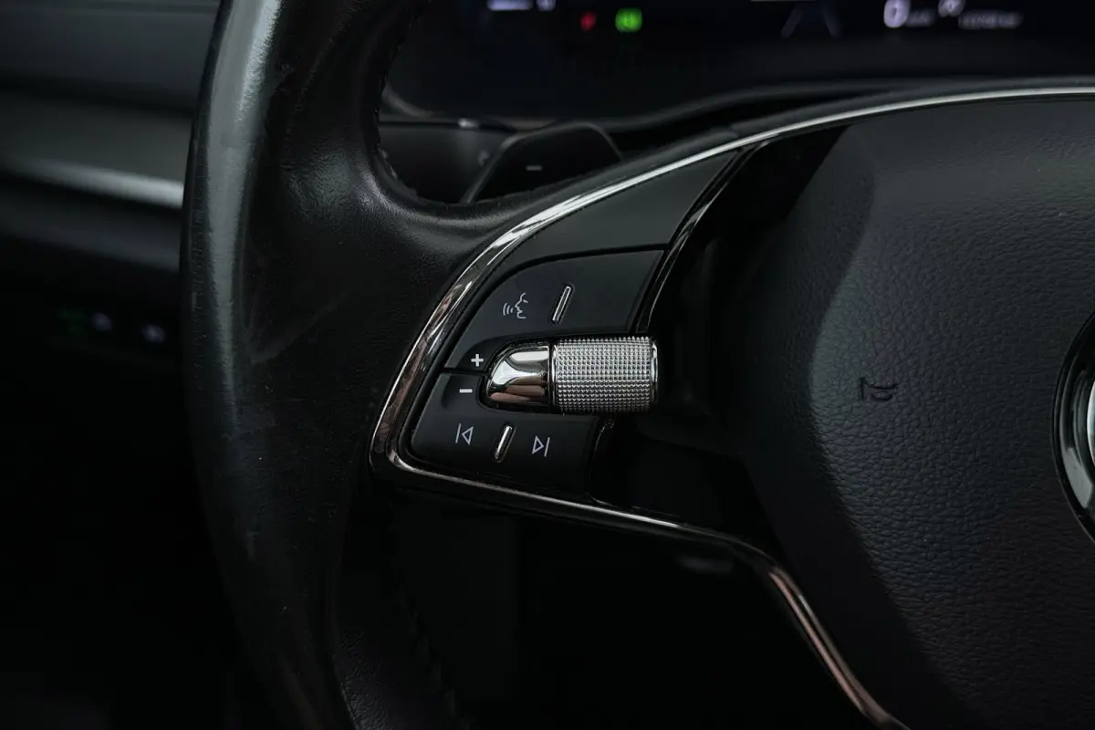 1.0 e-TSI Business Edition | Digital Cockpit | CarPlay | Navigatie | PDC | Adap. Cruise |