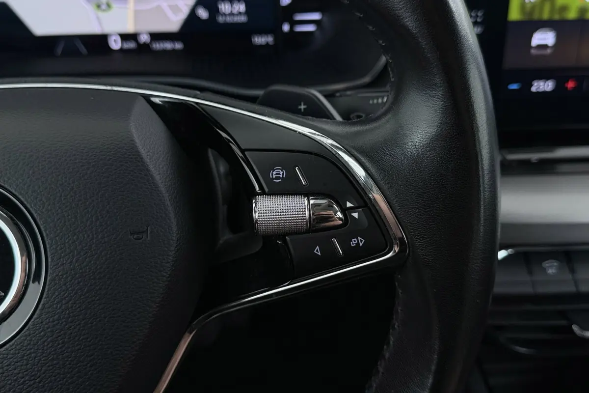 1.0 e-TSI Business Edition | Digital Cockpit | CarPlay | Navigatie | PDC | Adap. Cruise |