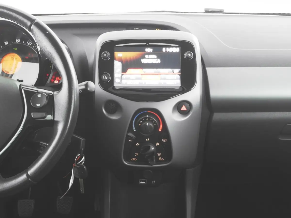 1.0 VVT-i x-play | AIRCO | CAMERA | CARPLAY !