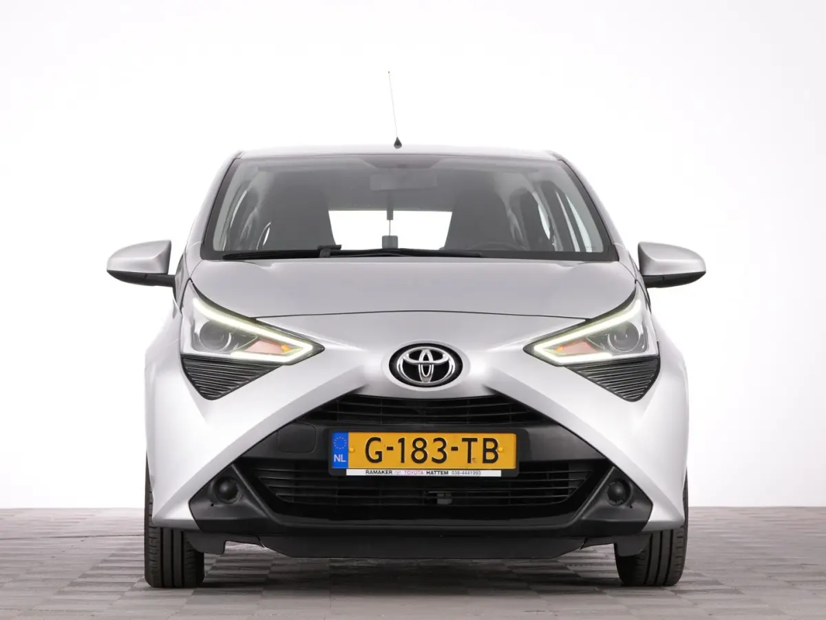 1.0 VVT-i x-play | AIRCO | CAMERA | CARPLAY !