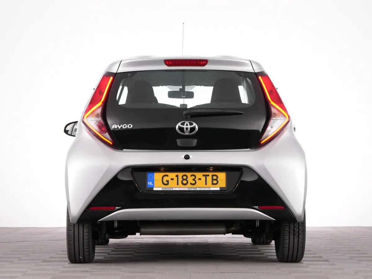 1.0 VVT-i x-play | AIRCO | CAMERA | CARPLAY !