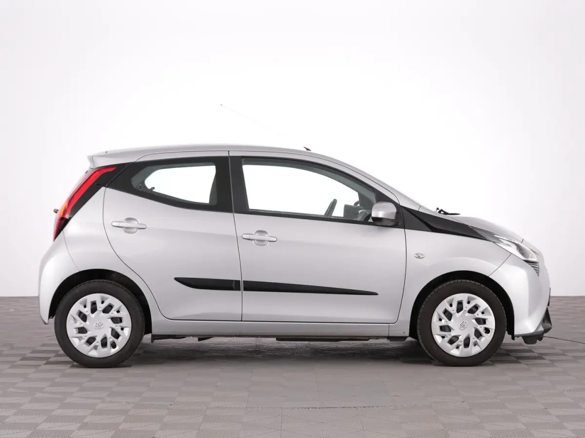 1.0 VVT-i x-play | AIRCO | CAMERA | CARPLAY !