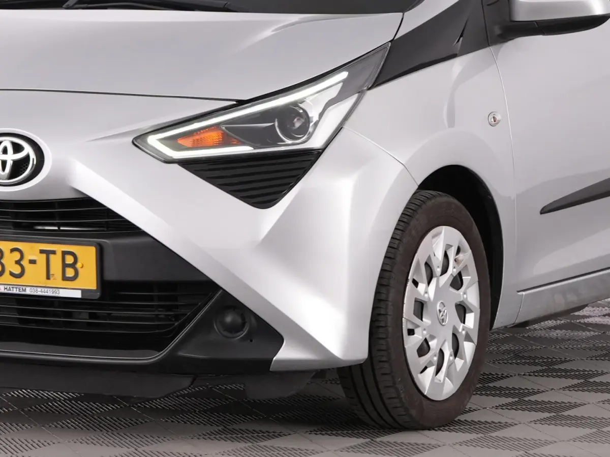 1.0 VVT-i x-play | AIRCO | CAMERA | CARPLAY !