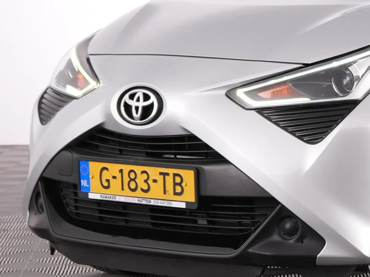 1.0 VVT-i x-play | AIRCO | CAMERA | CARPLAY !
