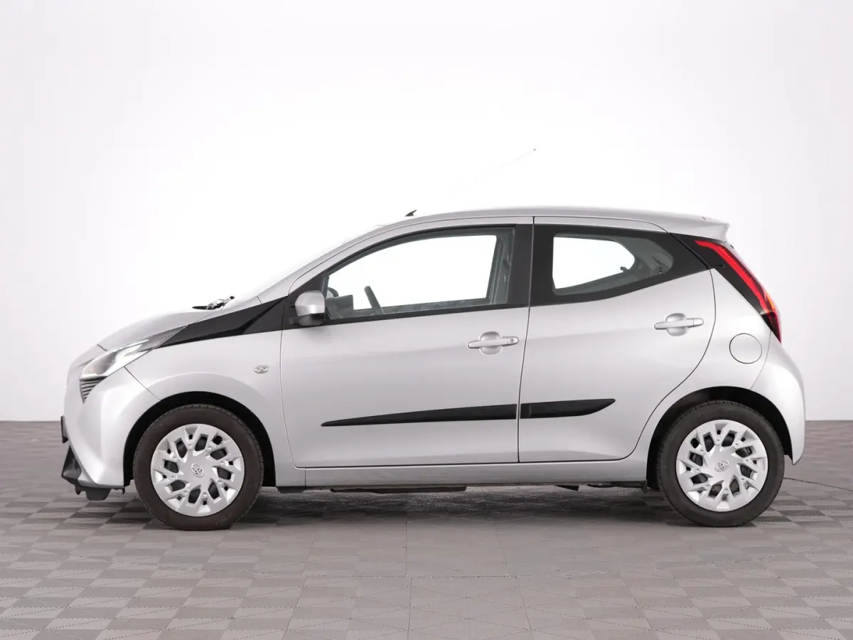 1.0 VVT-i x-play | AIRCO | CAMERA | CARPLAY !