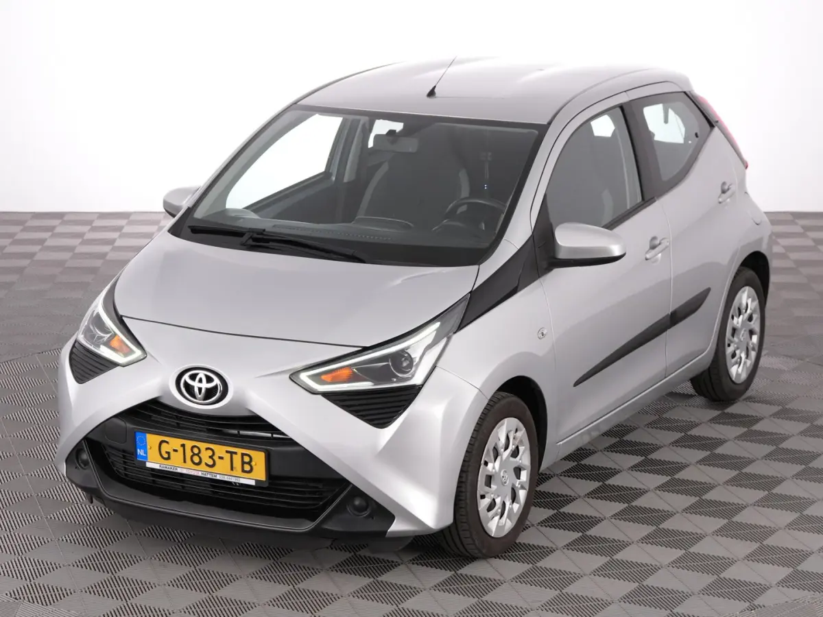 1.0 VVT-i x-play | AIRCO | CAMERA | CARPLAY !