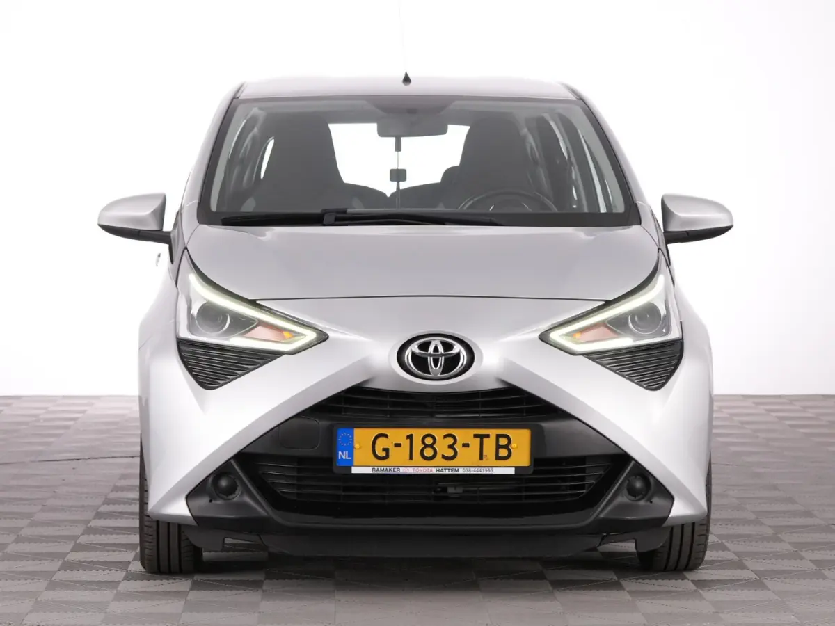 1.0 VVT-i x-play | AIRCO | CAMERA | CARPLAY !