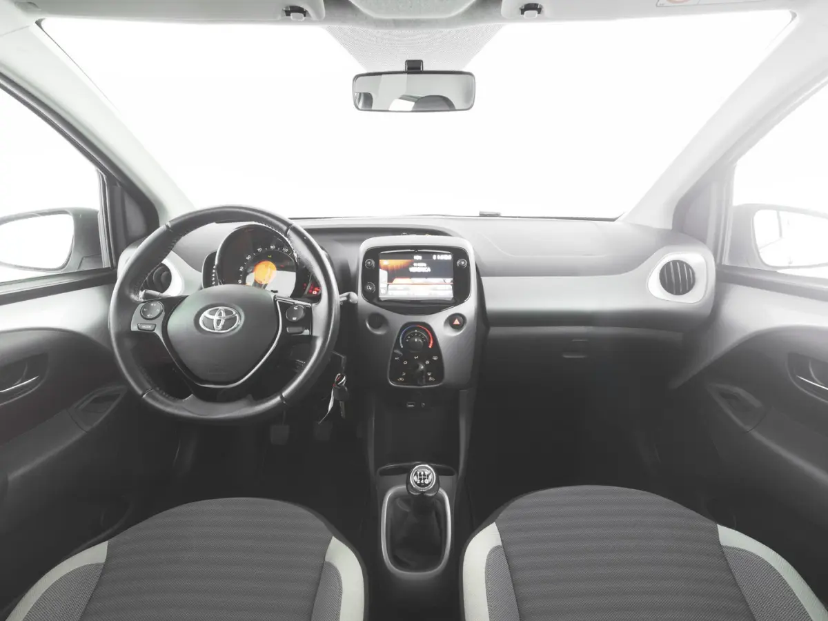 1.0 VVT-i x-play | AIRCO | CAMERA | CARPLAY !