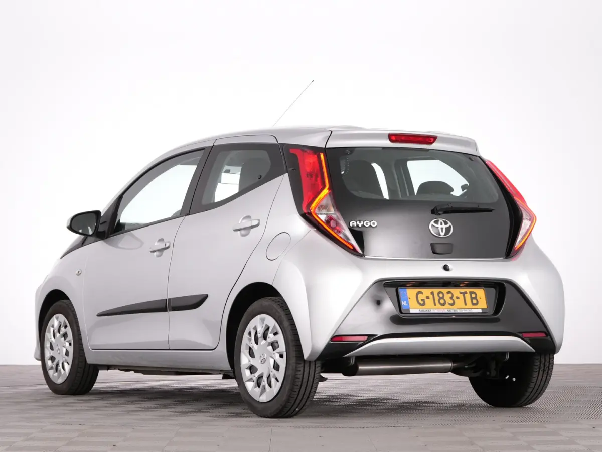 1.0 VVT-i x-play | AIRCO | CAMERA | CARPLAY !