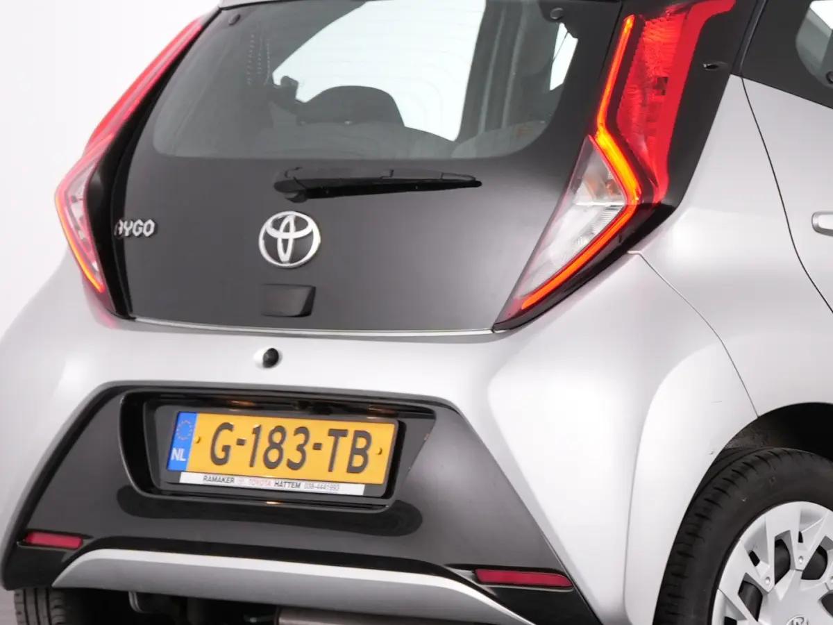 1.0 VVT-i x-play | AIRCO | CAMERA | CARPLAY !