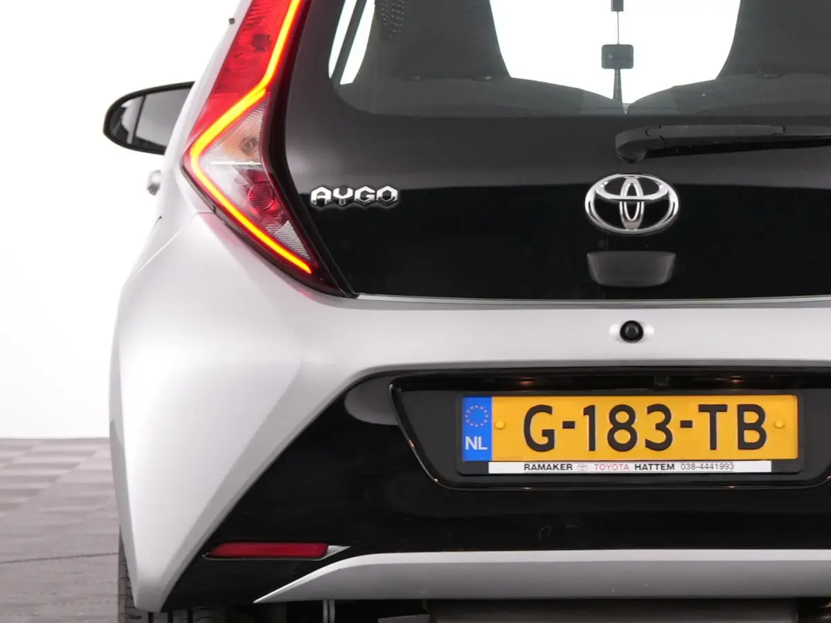1.0 VVT-i x-play | AIRCO | CAMERA | CARPLAY !
