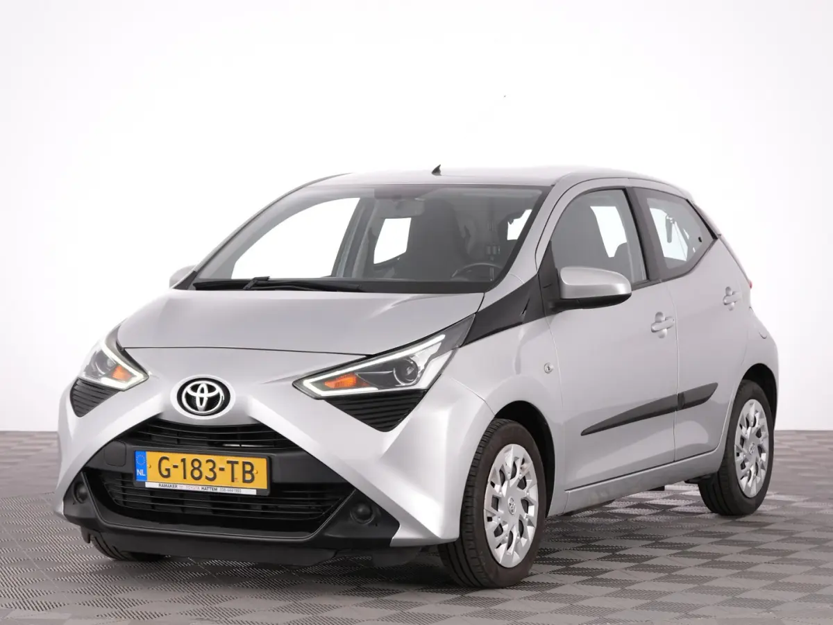 1.0 VVT-i x-play | AIRCO | CAMERA | CARPLAY !