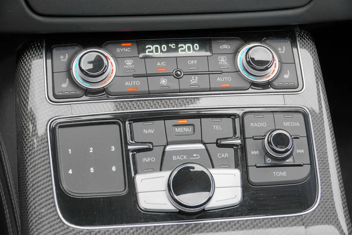 4.0 TFSI S8 plus quattro Pro Line+ 605 PK