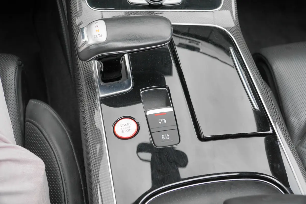 4.0 TFSI S8 plus quattro Pro Line+ 605 PK