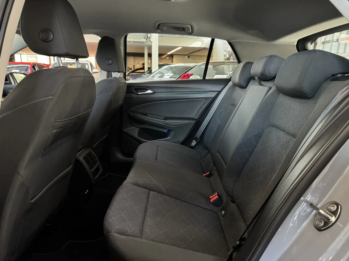 1.5 eTSI DSG LIFE BUSINESS CAMERA/ACC/CARPLAY/SFEERVERL.
