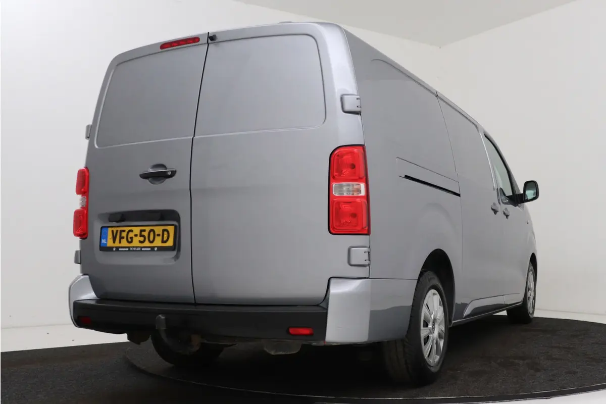 2.0 D-4D Professional | Trekhaak | L3 | Betimmering | Climate Control | Camera | AUTOMAAT |