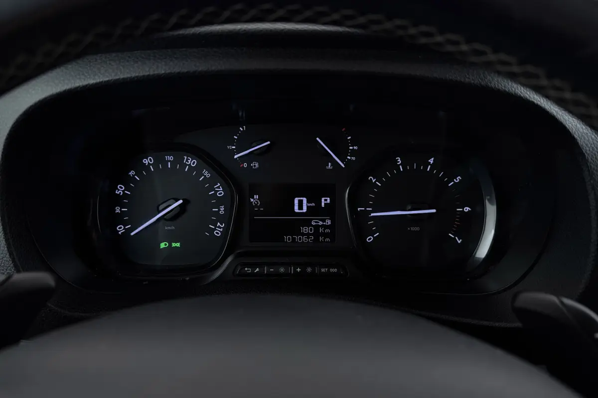 2.0 D-4D Professional | Trekhaak | L3 | Betimmering | Climate Control | Camera | AUTOMAAT |
