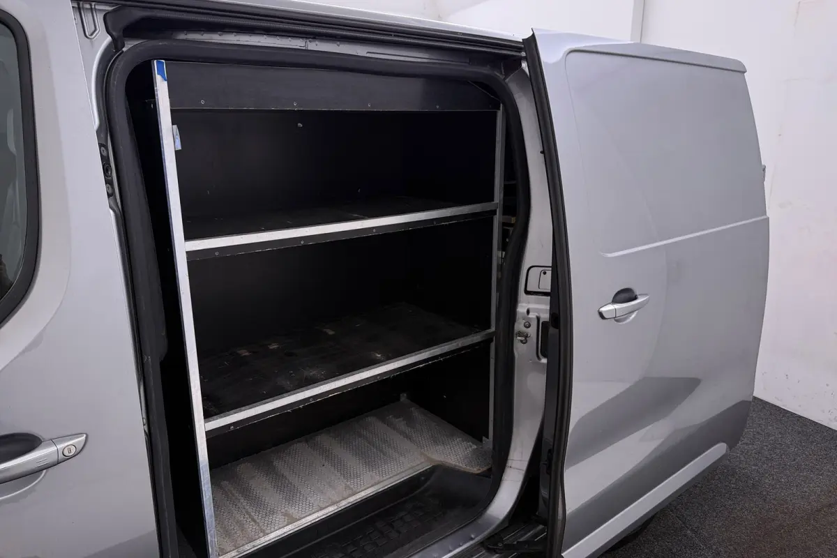 2.0 D-4D Professional | Trekhaak | L3 | Betimmering | Climate Control | Camera | AUTOMAAT |