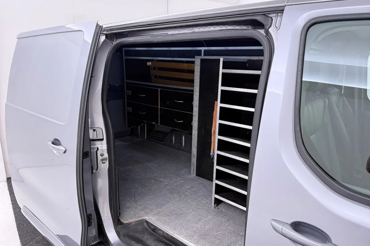 2.0 D-4D Professional | Trekhaak | L3 | Betimmering | Climate Control | Camera | AUTOMAAT |